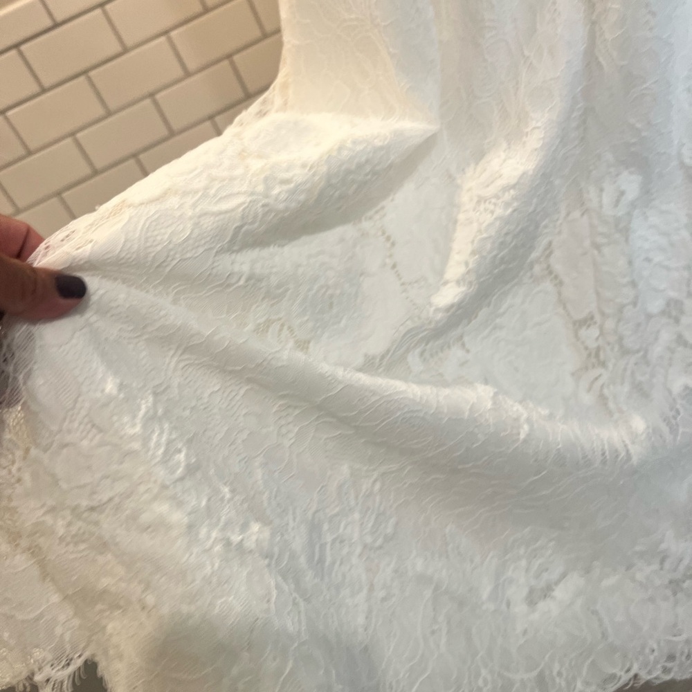 Elegant Lace Wedding Dress - Picture 7 of 16